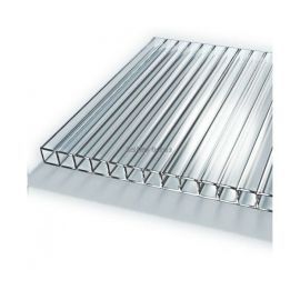 balts polikarbonāts uz balta fona