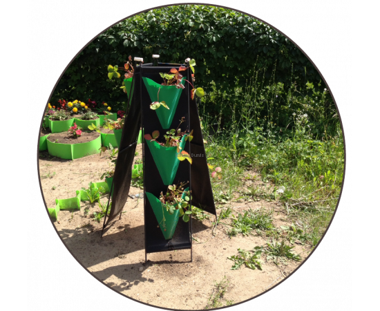 Vertikālā dobe ar puķēm