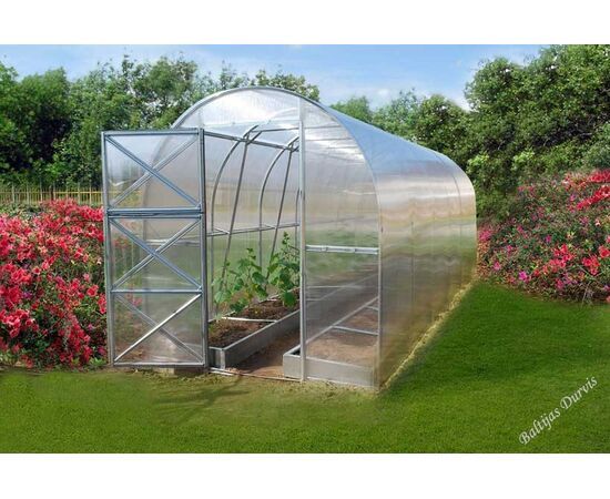 Polikarbonāta siltumnīca Dačnaja Dvuška