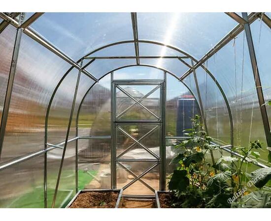 Polikarbonāta siltumnīca Dačnaja Dvuška