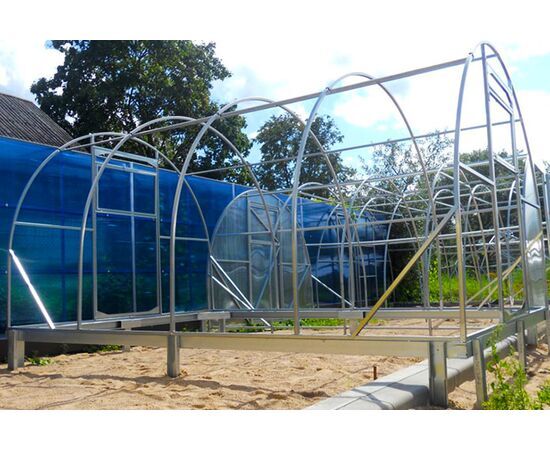 Siltumnīcas pamatu konstrukcija