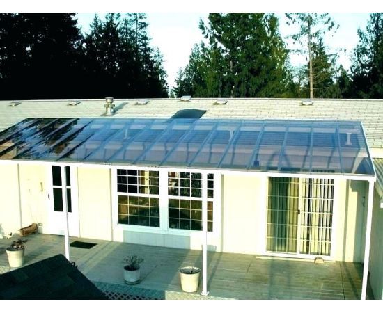 Nojumes jumts, kurš ir veidots no polikarbonāta Nojumes jumts, kurš ir veidots no polikarbonāta